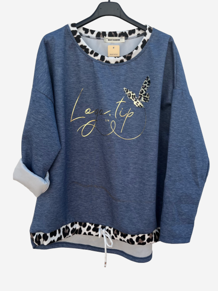 Pulli jeansblau mit Aufdruck und Leomuster-Details